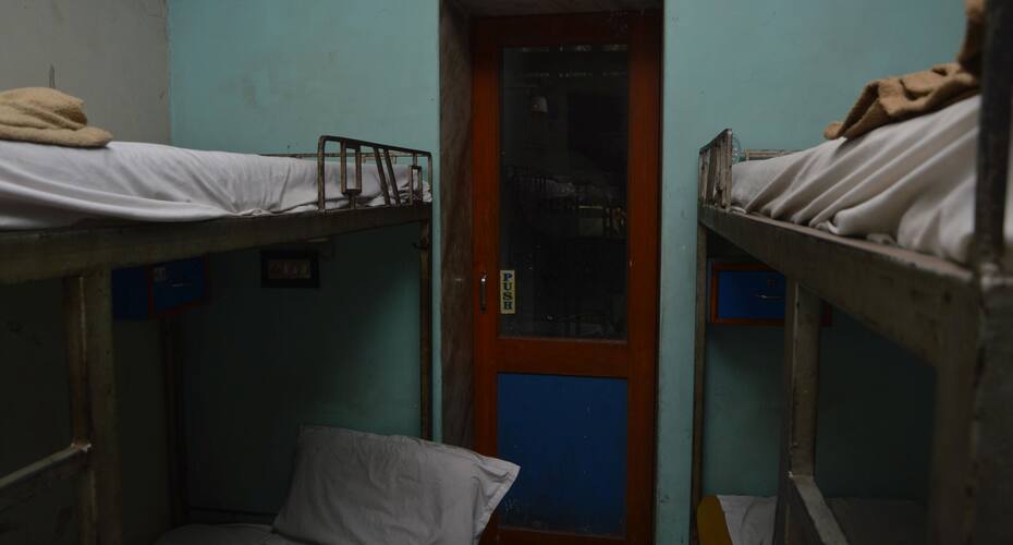 Hotel Travellers Boarding House, Surat 4